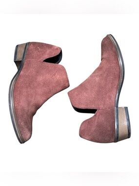 CREVO Suede Ankle Leighton Perforated Block 1” Heel Boots Brick Red size 6.5